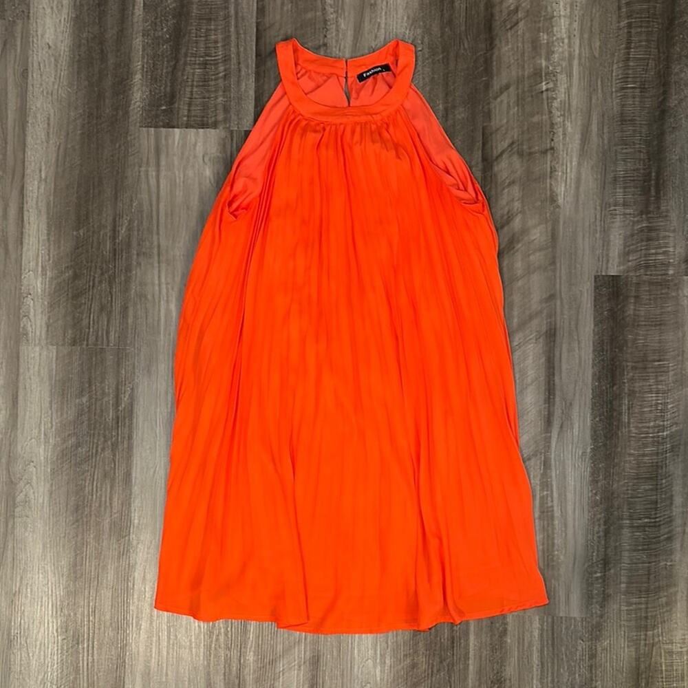 Fashion Orange Pleated Sleeveless Halter Top Dress - Large